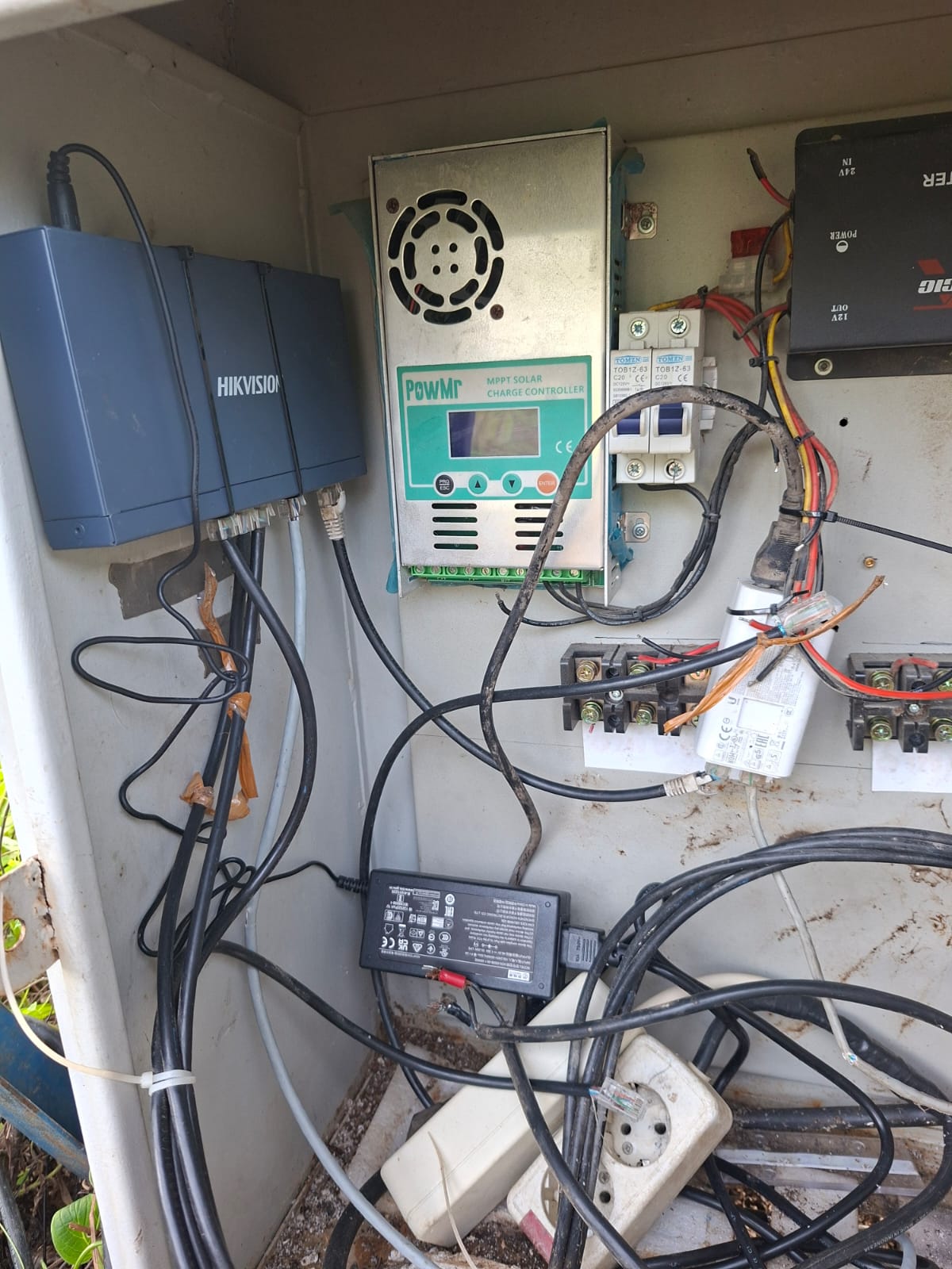 Perbaikan di sisi box panel tower